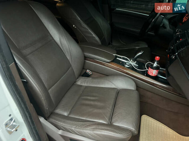 Белый БМВ Х5, объемом двигателя 2.99 л и пробегом 319 тыс. км за 14999 $, фото 15 на Automoto.ua