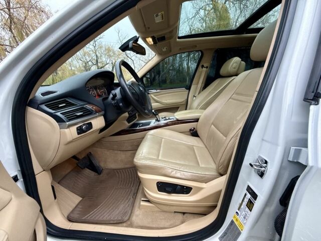 Белый БМВ Х5, объемом двигателя 3 л и пробегом 251 тыс. км за 13800 $, фото 11 на Automoto.ua