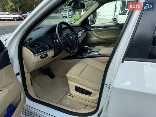 Белый БМВ Х5, объемом двигателя 2.99 л и пробегом 195 тыс. км за 15500 $, фото 6 на Automoto.ua