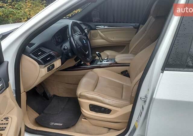 Белый БМВ Х5, объемом двигателя 3 л и пробегом 264 тыс. км за 15000 $, фото 4 на Automoto.ua