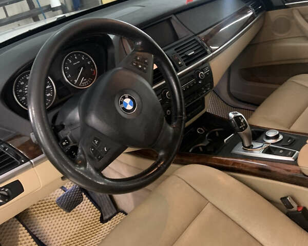 Білий БМВ Х5, об'ємом двигуна 3 л та пробігом 204 тис. км за 12000 $, фото 5 на Automoto.ua