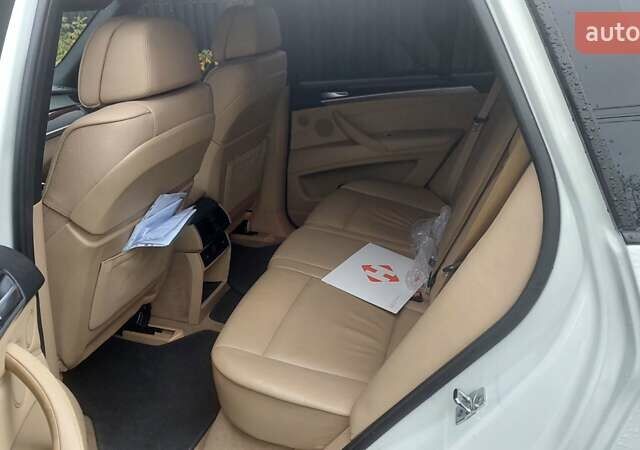 Белый БМВ Х5, объемом двигателя 3 л и пробегом 264 тыс. км за 15000 $, фото 2 на Automoto.ua