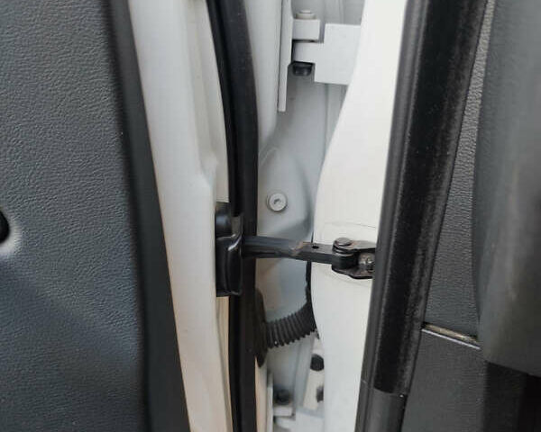 Белый БМВ Х5, объемом двигателя 3 л и пробегом 336 тыс. км за 13900 $, фото 7 на Automoto.ua