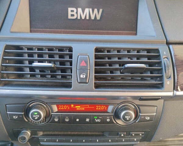 Белый БМВ Х5, объемом двигателя 3 л и пробегом 336 тыс. км за 13900 $, фото 10 на Automoto.ua