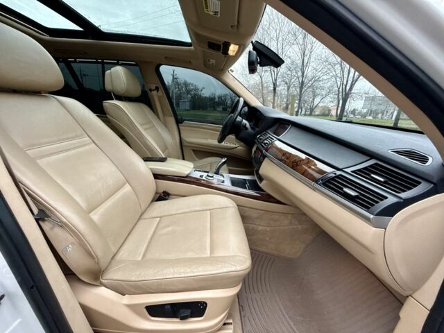 Белый БМВ Х5, объемом двигателя 3 л и пробегом 251 тыс. км за 13800 $, фото 13 на Automoto.ua