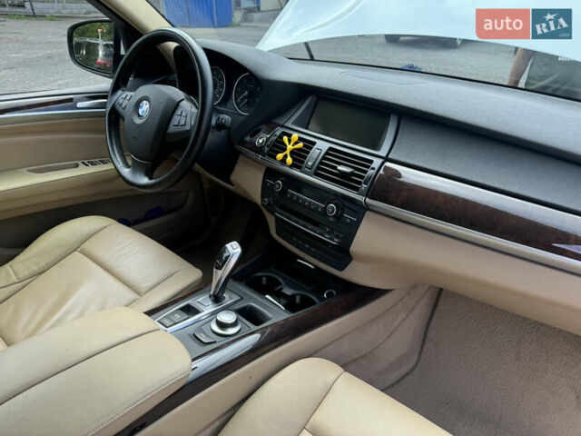 Белый БМВ Х5, объемом двигателя 2.99 л и пробегом 195 тыс. км за 15500 $, фото 12 на Automoto.ua