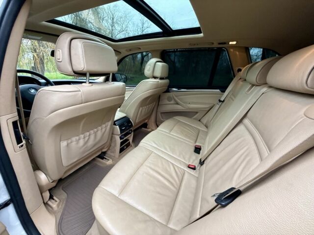 Белый БМВ Х5, объемом двигателя 3 л и пробегом 251 тыс. км за 13800 $, фото 14 на Automoto.ua