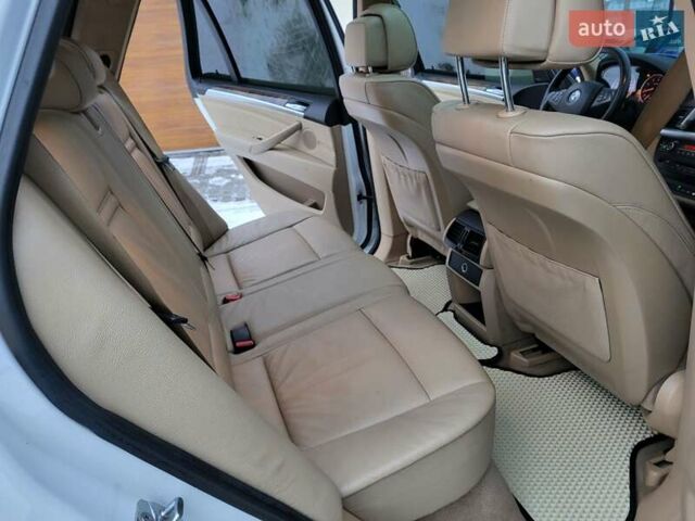 Белый БМВ Х5, объемом двигателя 3 л и пробегом 288 тыс. км за 12700 $, фото 99 на Automoto.ua