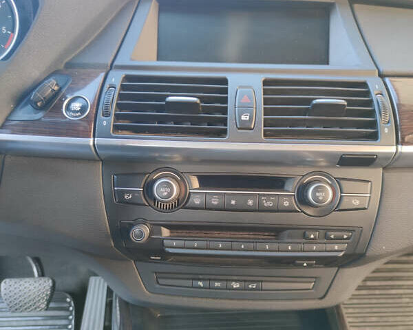 Белый БМВ Х5, объемом двигателя 3 л и пробегом 336 тыс. км за 13900 $, фото 9 на Automoto.ua