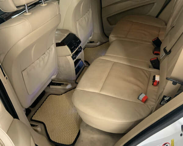 Білий БМВ Х5, об'ємом двигуна 3 л та пробігом 204 тис. км за 12000 $, фото 4 на Automoto.ua