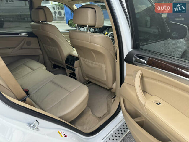 Белый БМВ Х5, объемом двигателя 2.99 л и пробегом 195 тыс. км за 15500 $, фото 8 на Automoto.ua