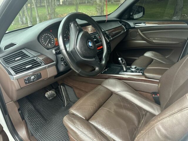 Белый БМВ Х5, объемом двигателя 3 л и пробегом 303 тыс. км за 16500 $, фото 9 на Automoto.ua