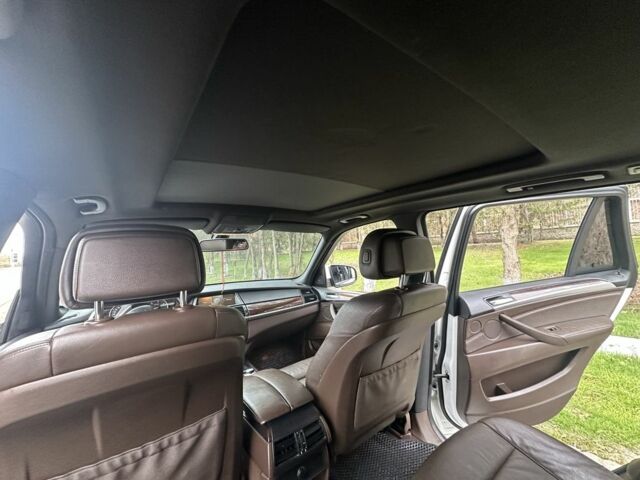 Белый БМВ Х5, объемом двигателя 3 л и пробегом 303 тыс. км за 16500 $, фото 7 на Automoto.ua