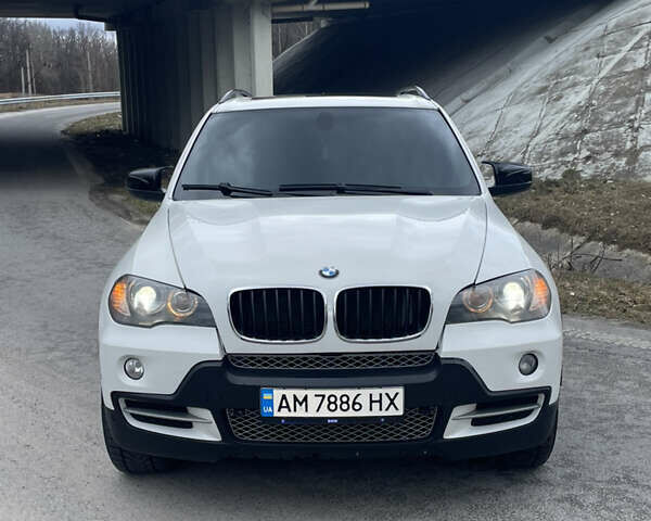 Белый БМВ Х5, объемом двигателя 3 л и пробегом 420 тыс. км за 9300 $, фото 1 на Automoto.ua