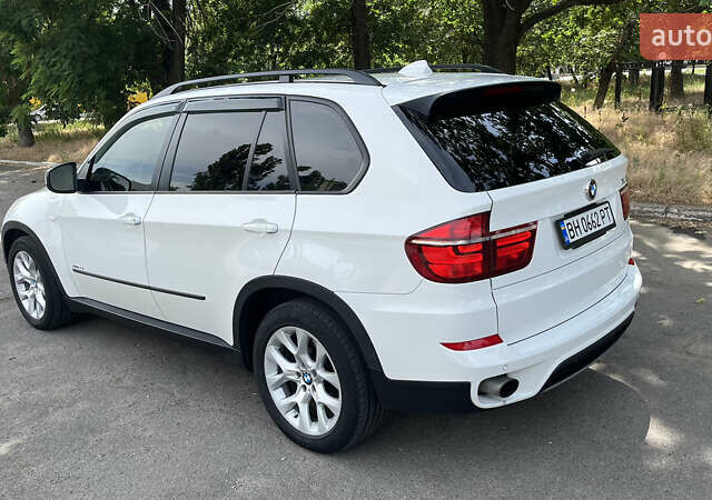 Белый БМВ Х5, объемом двигателя 3 л и пробегом 235 тыс. км за 17500 $, фото 4 на Automoto.ua