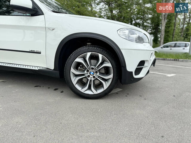 Білий БМВ Х5, об'ємом двигуна 3 л та пробігом 244 тис. км за 21500 $, фото 4 на Automoto.ua