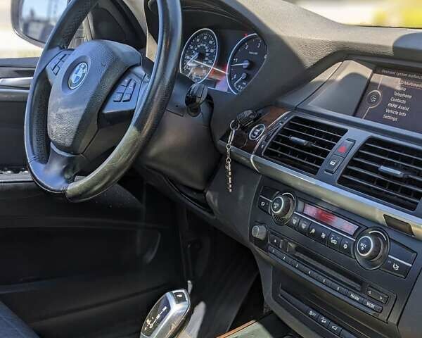 Белый БМВ Х5, объемом двигателя 3 л и пробегом 309 тыс. км за 13600 $, фото 6 на Automoto.ua
