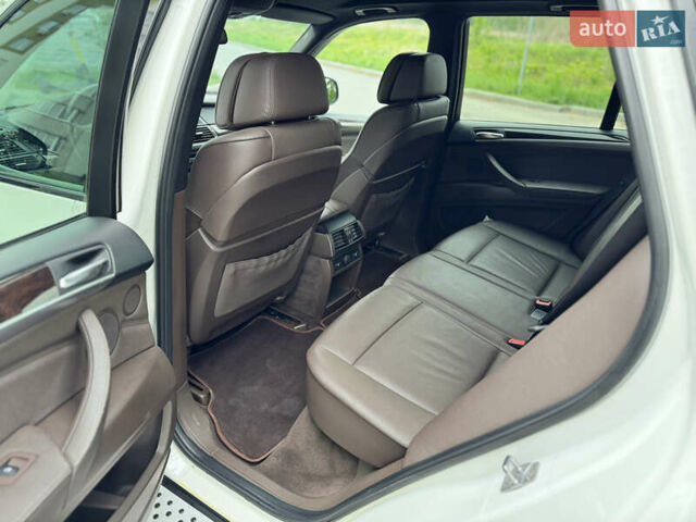 Білий БМВ Х5, об'ємом двигуна 3 л та пробігом 244 тис. км за 21500 $, фото 74 на Automoto.ua