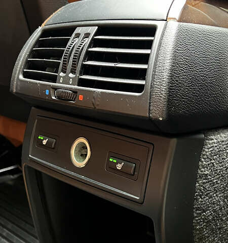 Белый БМВ Х5, объемом двигателя 3 л и пробегом 272 тыс. км за 16500 $, фото 27 на Automoto.ua