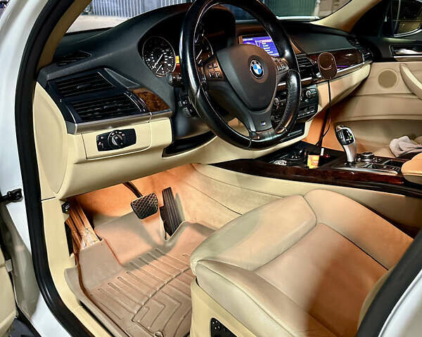 Белый БМВ Х5, объемом двигателя 3 л и пробегом 244 тыс. км за 11700 $, фото 25 на Automoto.ua