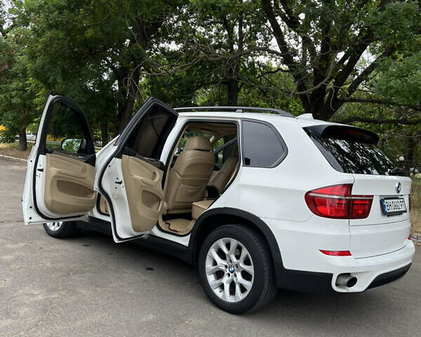 Белый БМВ Х5, объемом двигателя 3 л и пробегом 235 тыс. км за 17500 $, фото 5 на Automoto.ua