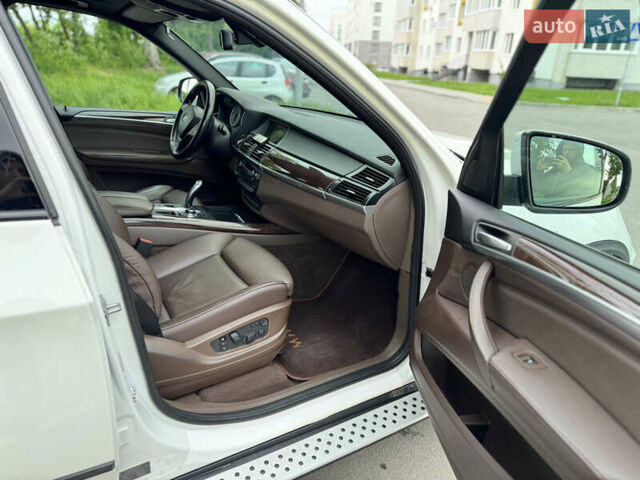 Білий БМВ Х5, об'ємом двигуна 3 л та пробігом 244 тис. км за 21500 $, фото 59 на Automoto.ua