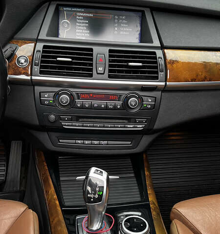 Белый БМВ Х5, объемом двигателя 3 л и пробегом 272 тыс. км за 16500 $, фото 16 на Automoto.ua