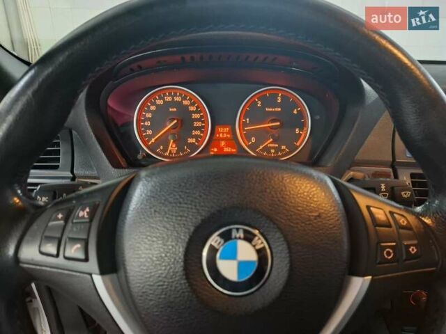 Белый БМВ Х5, объемом двигателя 3 л и пробегом 252 тыс. км за 23000 $, фото 2 на Automoto.ua