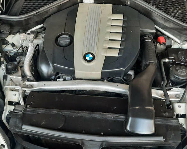 Белый БМВ Х5, объемом двигателя 3 л и пробегом 242 тыс. км за 20000 $, фото 8 на Automoto.ua