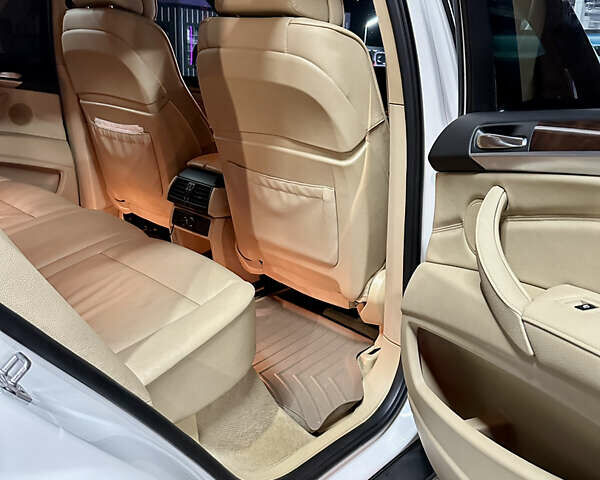 Белый БМВ Х5, объемом двигателя 3 л и пробегом 244 тыс. км за 11700 $, фото 31 на Automoto.ua