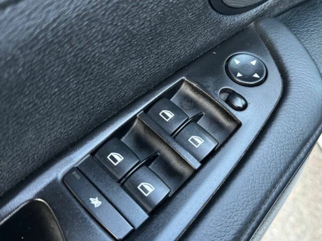 Белый БМВ Х5, объемом двигателя 3 л и пробегом 291 тыс. км за 14990 $, фото 13 на Automoto.ua