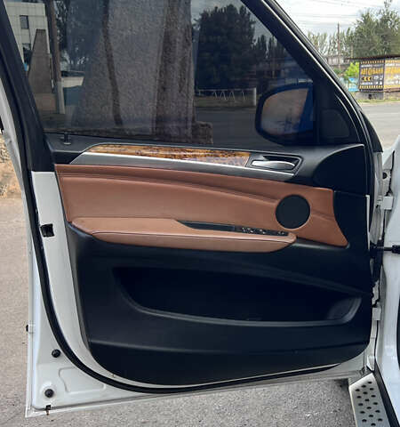 Білий БМВ Х5, об'ємом двигуна 3 л та пробігом 272 тис. км за 16900 $, фото 34 на Automoto.ua