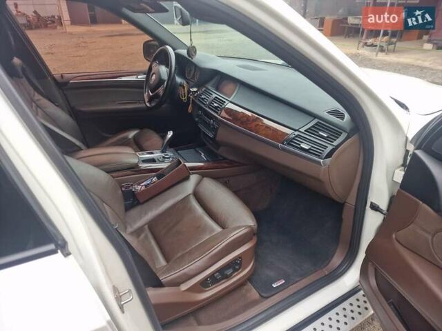 Белый БМВ Х5, объемом двигателя 3 л и пробегом 265 тыс. км за 16000 $, фото 12 на Automoto.ua