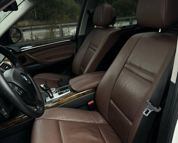 Белый БМВ Х5, объемом двигателя 2.99 л и пробегом 248 тыс. км за 17500 $, фото 10 на Automoto.ua