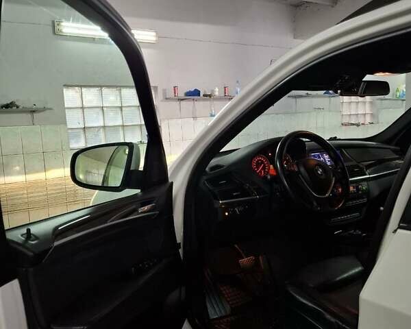 Белый БМВ Х5, объемом двигателя 3 л и пробегом 252 тыс. км за 23000 $, фото 24 на Automoto.ua