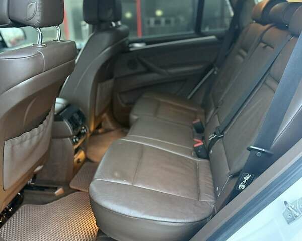 Белый БМВ Х5, объемом двигателя 2.98 л и пробегом 265 тыс. км за 10450 $, фото 16 на Automoto.ua
