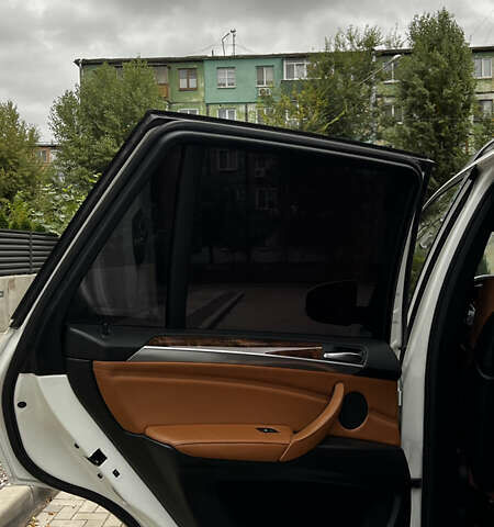 Белый БМВ Х5, объемом двигателя 3 л и пробегом 272 тыс. км за 16500 $, фото 30 на Automoto.ua