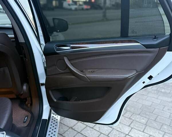 Белый БМВ Х5, объемом двигателя 2.98 л и пробегом 265 тыс. км за 10450 $, фото 14 на Automoto.ua