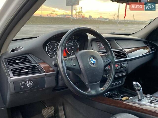 Білий БМВ Х5, об'ємом двигуна 3 л та пробігом 309 тис. км за 12990 $, фото 7 на Automoto.ua