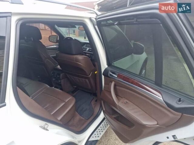 Белый БМВ Х5, объемом двигателя 3 л и пробегом 265 тыс. км за 16000 $, фото 11 на Automoto.ua