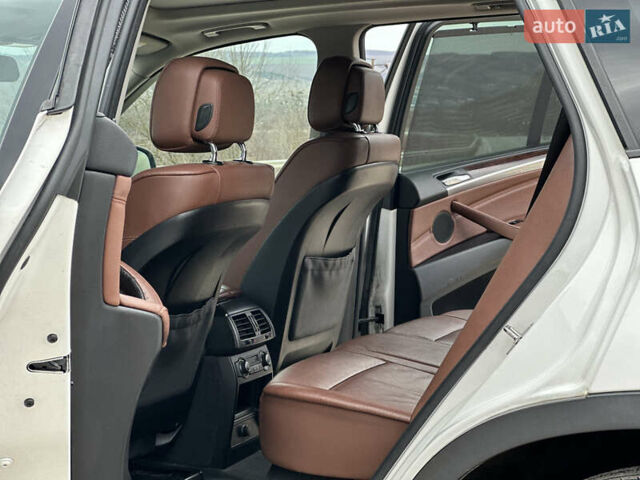 Білий БМВ Х5, об'ємом двигуна 3 л та пробігом 325 тис. км за 17200 $, фото 18 на Automoto.ua