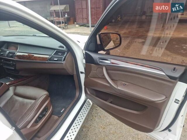 Белый БМВ Х5, объемом двигателя 3 л и пробегом 265 тыс. км за 16000 $, фото 13 на Automoto.ua