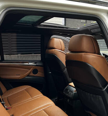 Белый БМВ Х5, объемом двигателя 3 л и пробегом 272 тыс. км за 16500 $, фото 10 на Automoto.ua