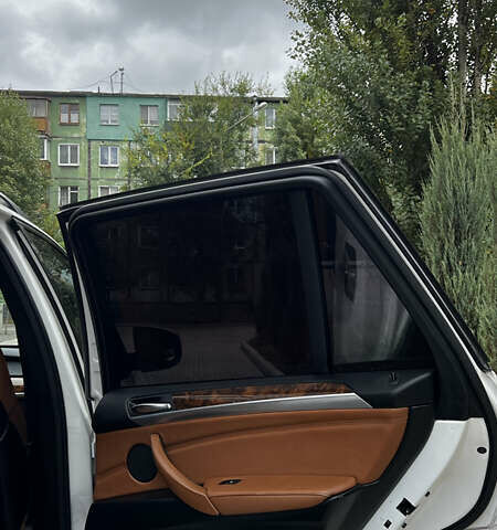 Белый БМВ Х5, объемом двигателя 3 л и пробегом 272 тыс. км за 16500 $, фото 32 на Automoto.ua