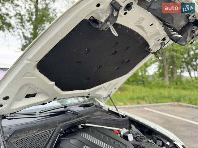 Білий БМВ Х5, об'ємом двигуна 3 л та пробігом 244 тис. км за 21500 $, фото 44 на Automoto.ua