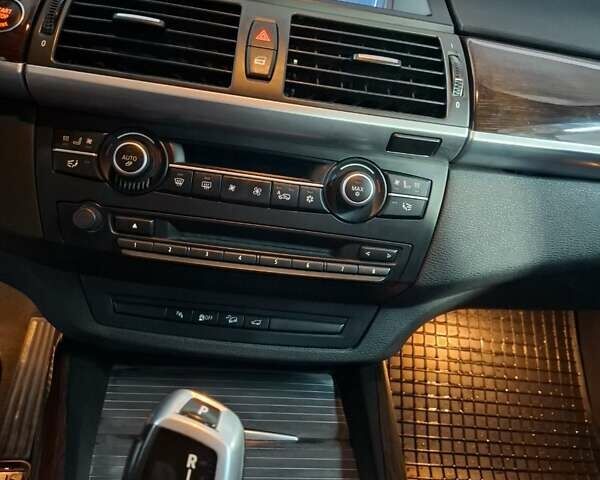 Белый БМВ Х5, объемом двигателя 3 л и пробегом 252 тыс. км за 23000 $, фото 26 на Automoto.ua