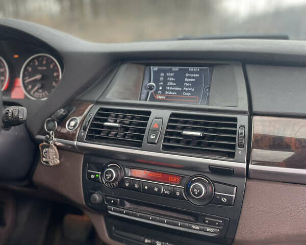 Белый БМВ Х5, объемом двигателя 3 л и пробегом 420 тыс. км за 9300 $, фото 14 на Automoto.ua