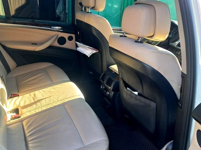 Белый БМВ Х5, объемом двигателя 3 л и пробегом 320 тыс. км за 16800 $, фото 11 на Automoto.ua