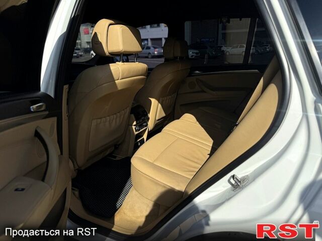 Белый БМВ Х5, объемом двигателя 3 л и пробегом 337 тыс. км за 16950 $, фото 7 на Automoto.ua