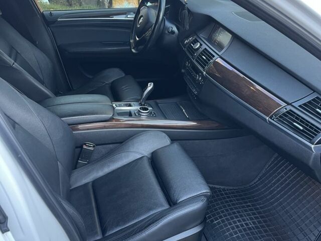 Белый БМВ Х5, объемом двигателя 3 л и пробегом 181 тыс. км за 16800 $, фото 4 на Automoto.ua